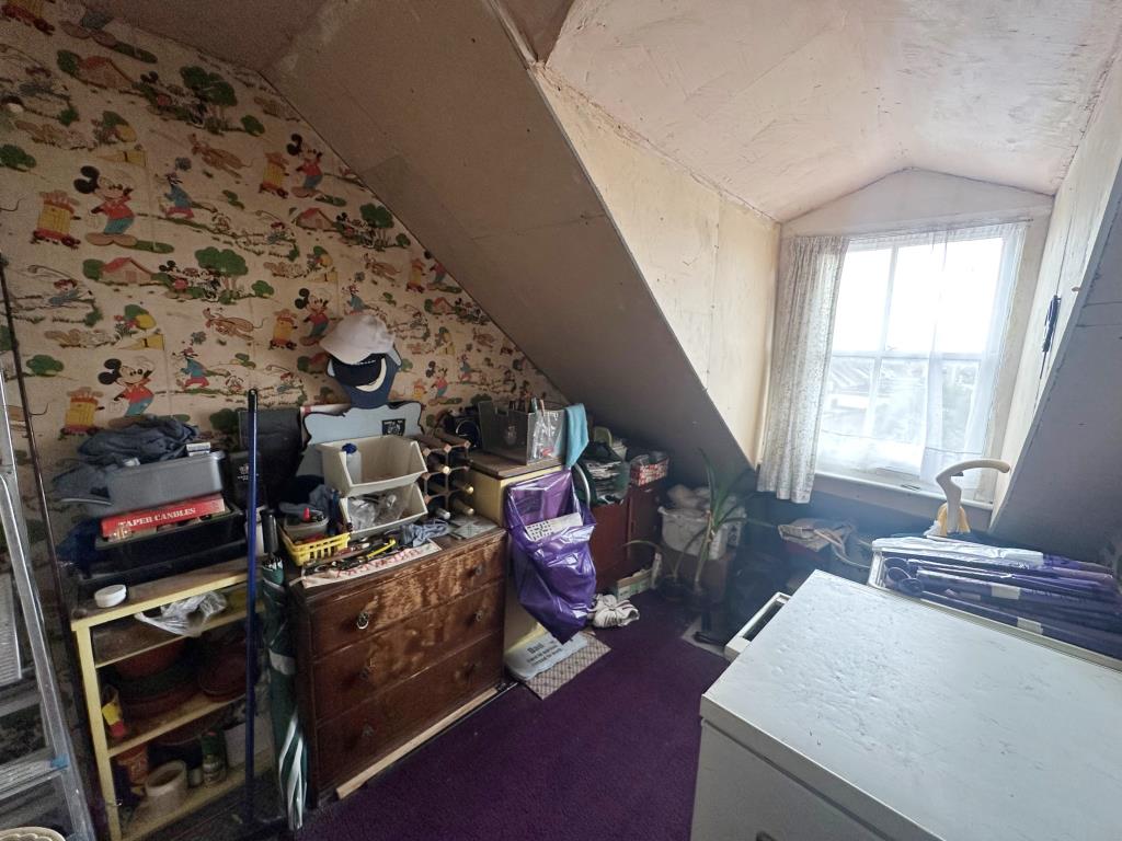 Lot: 98 - THREE-BEDROOM MAISONETTE FOR INVESTMENT -